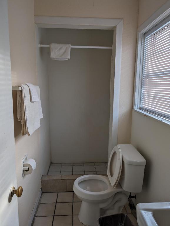 3 Full Bed with Kitchenette