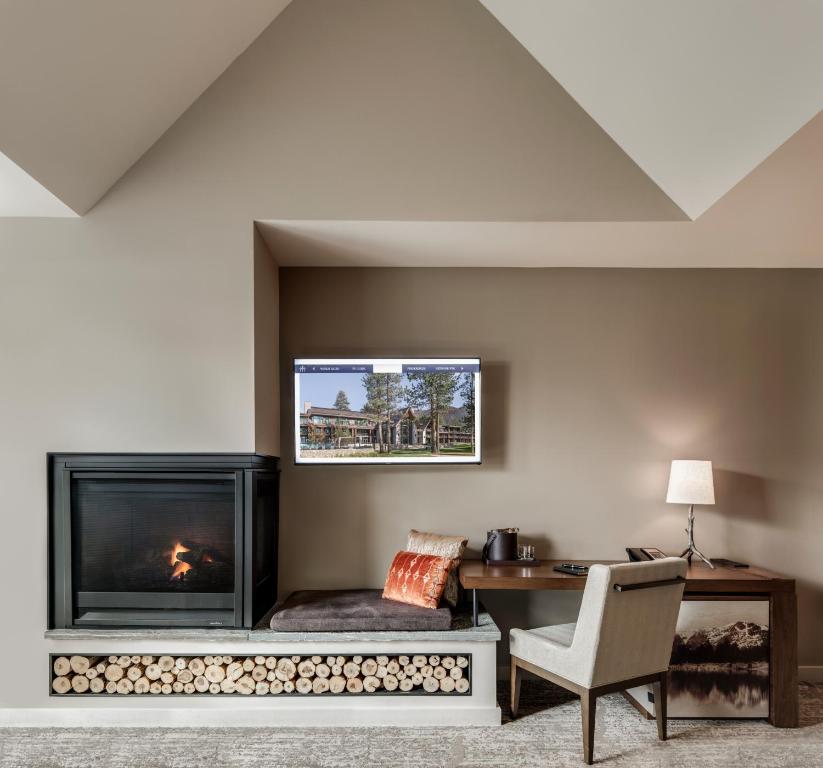 Deluxe Queen Room with Two Queen Beds