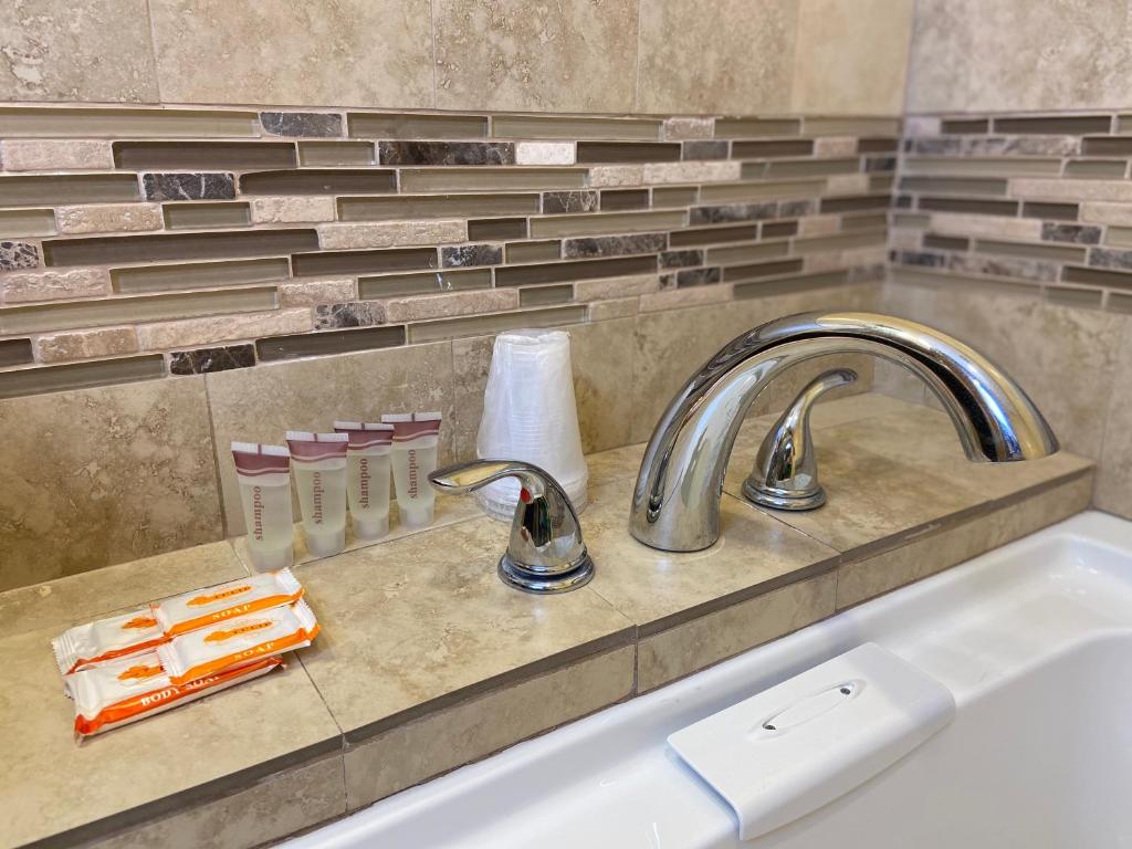 Deluxe Suite with Spa Bath