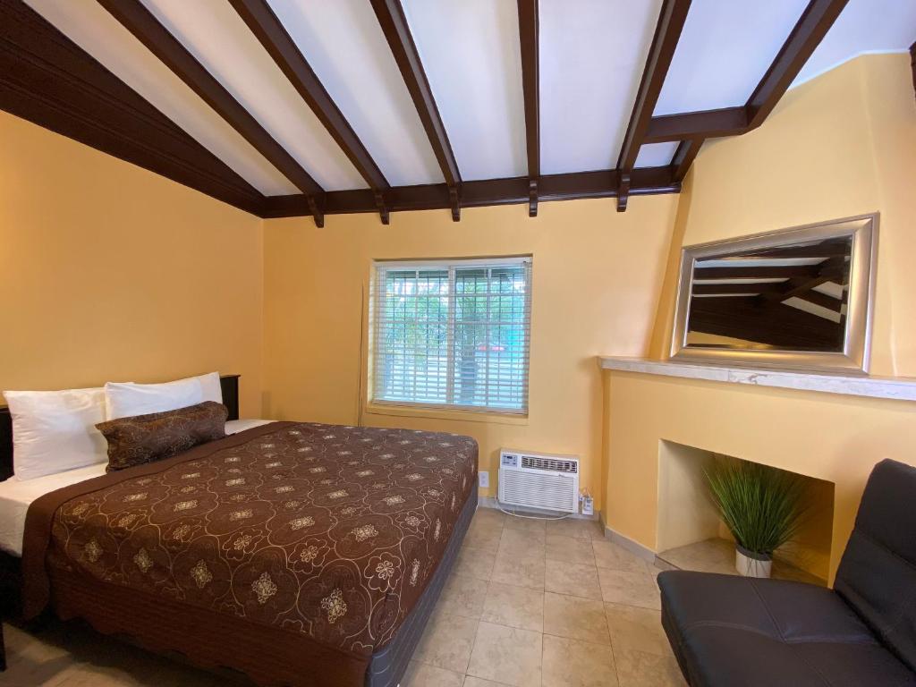 Deluxe Suite with Spa Bath