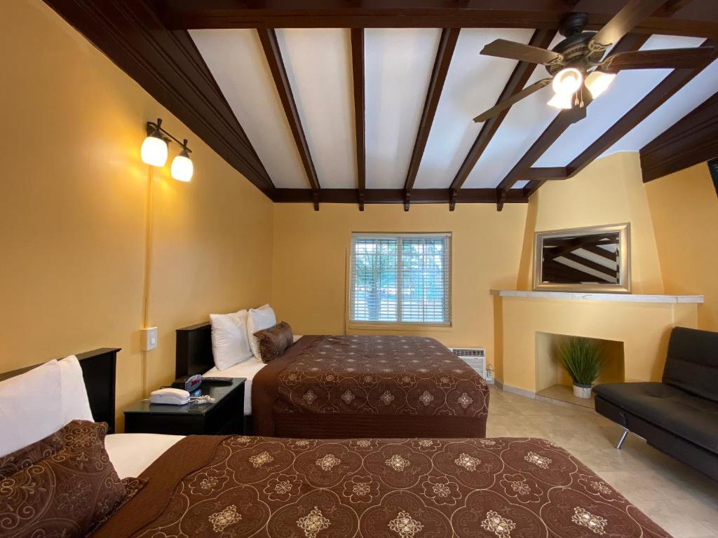 Deluxe Suite with Spa Bath