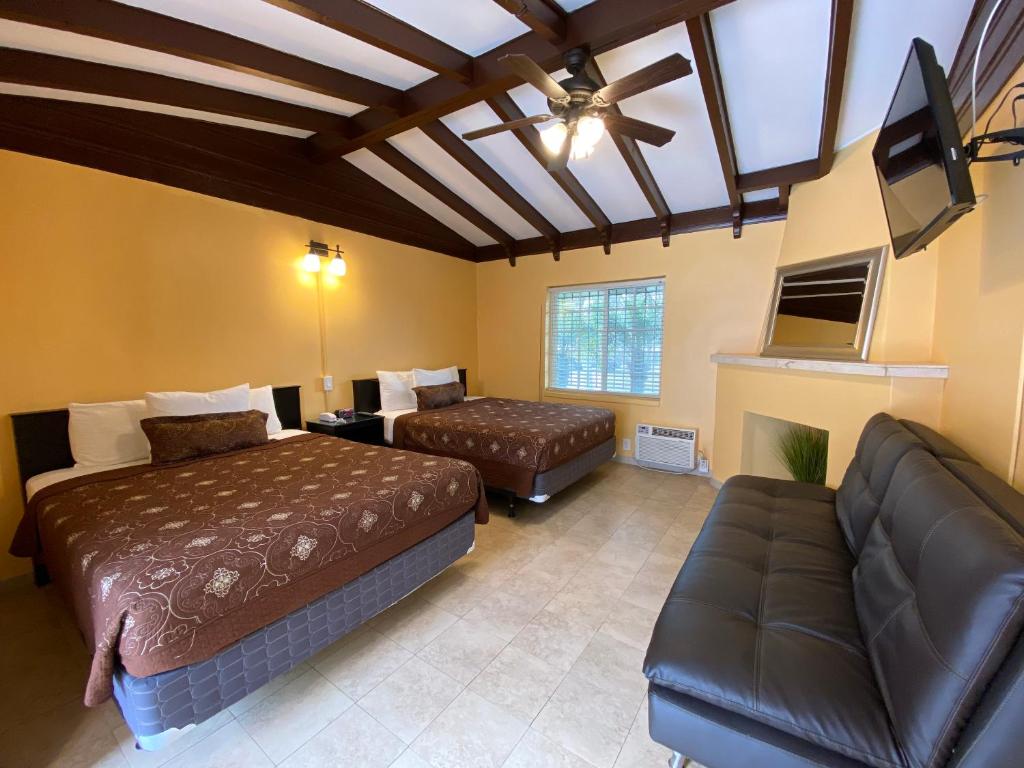 Deluxe Suite with Spa Bath