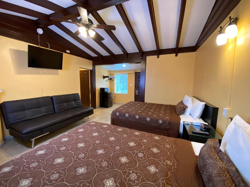 Deluxe Suite with Spa Bath