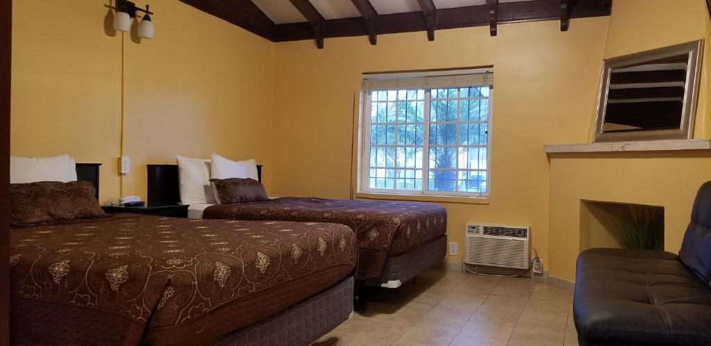 Deluxe Suite with Spa Bath