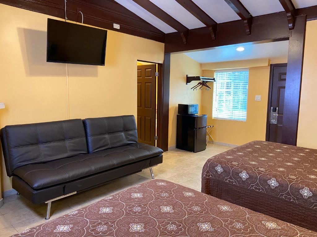 Deluxe Suite with Spa Bath