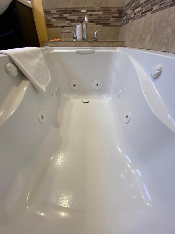 Deluxe Suite with Spa Bath