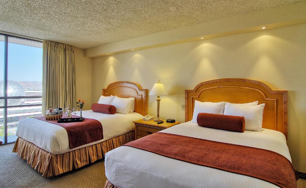 DELUXE ROOM 2 QUEENS – NON-SMOKING