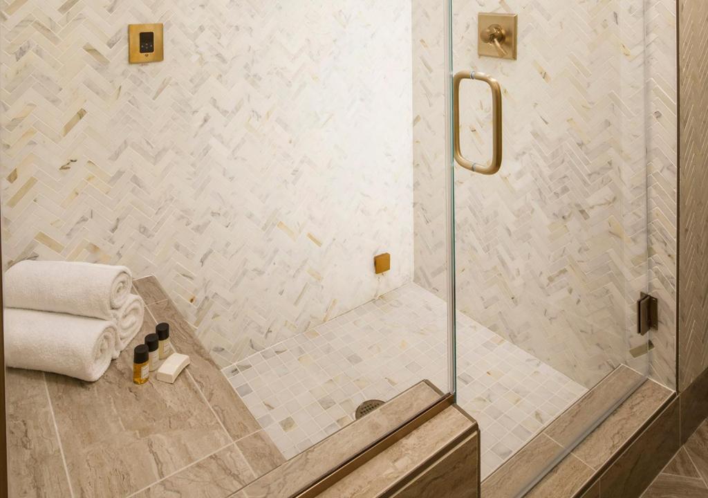 PLAYER SPA SMALL SUITE 1 KING – NON-SMOKING