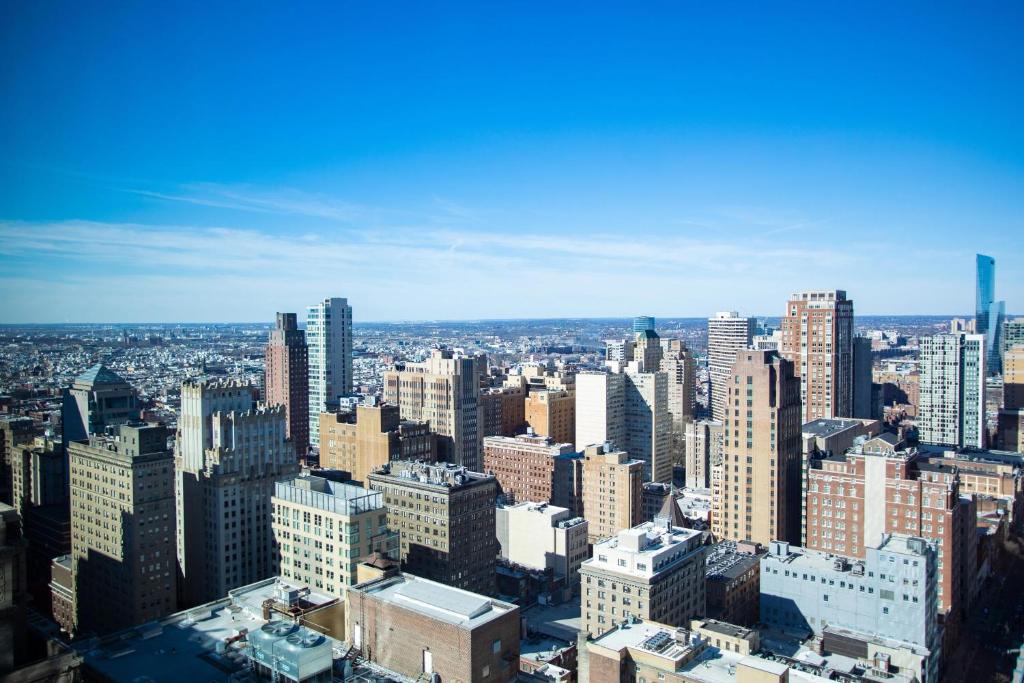 Executive Studio Suite 2 Queen City view