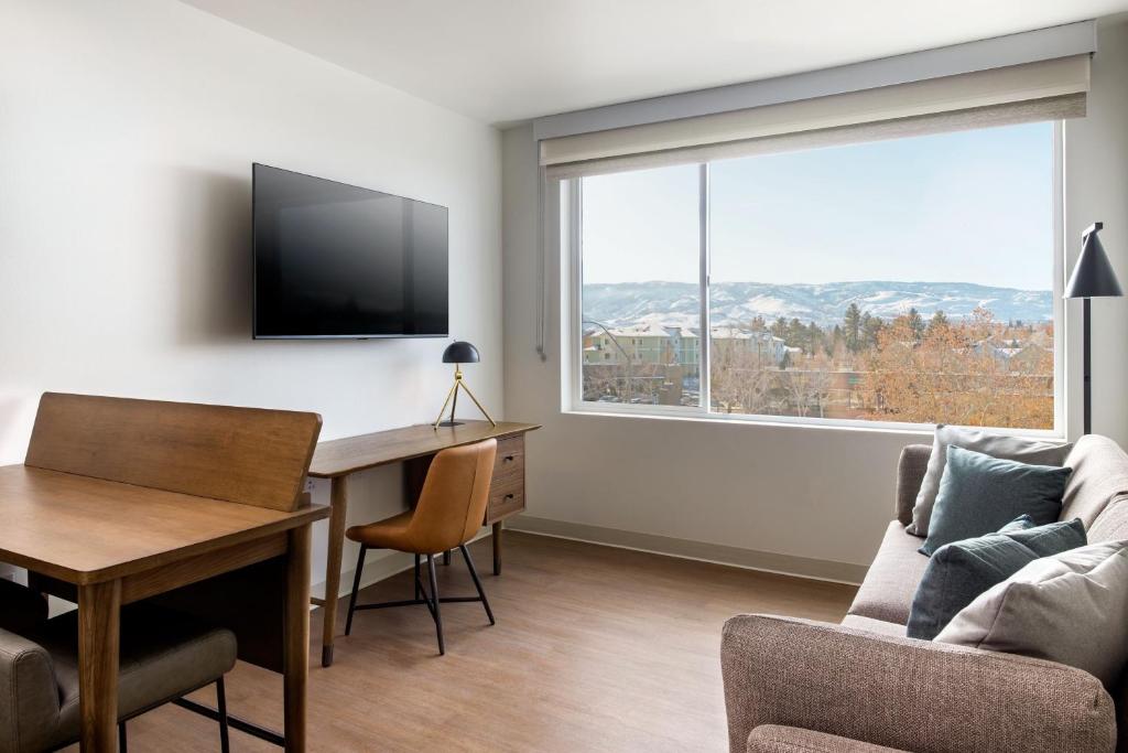 One-Bedroom King Suite with Sofa Bed and City View