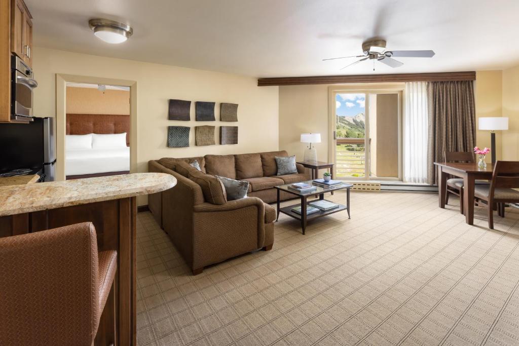 Slopeside View One Bedroom Suite