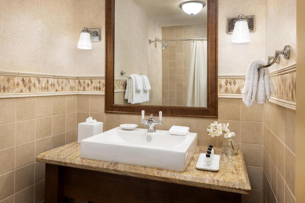 Valley View King Room