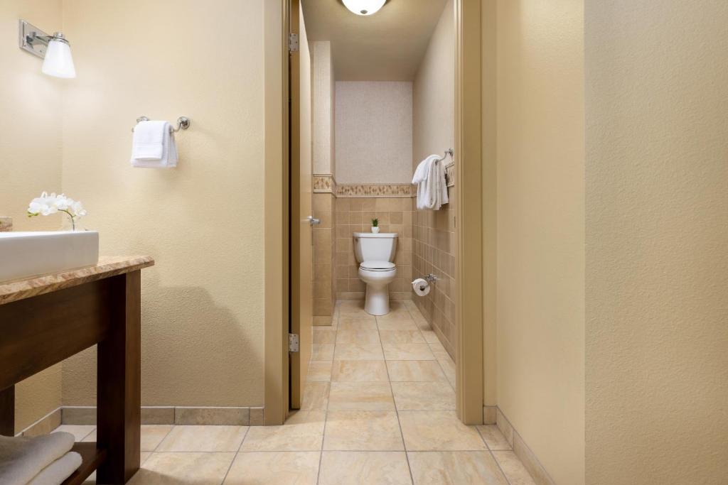 Valley View One Bedroom Suite