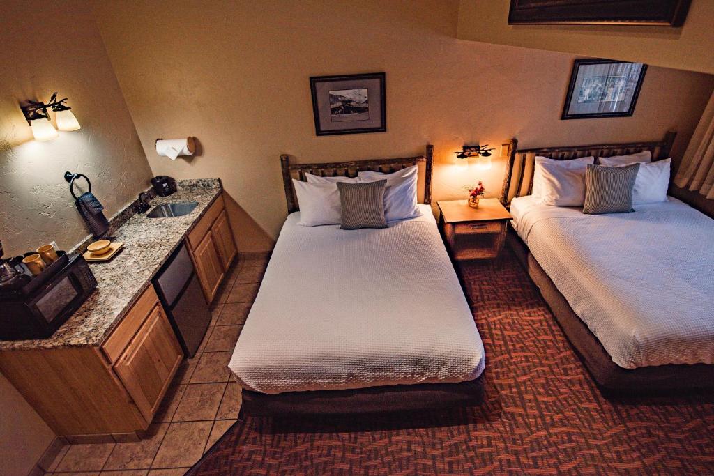 Family Loft with Three Queen Beds