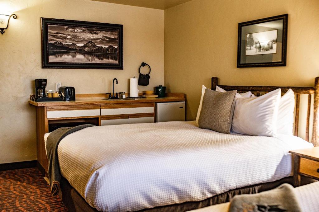 Family Loft with Three Queen Beds