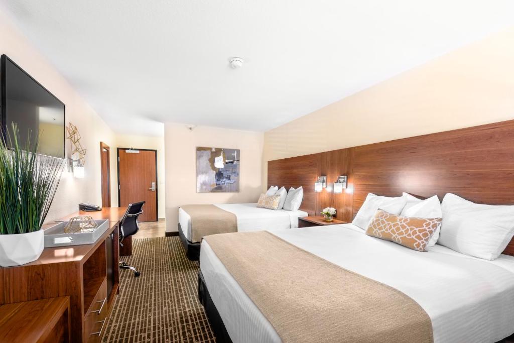 Deluxe Queen Room with Two Queen Beds – Non-Smoking