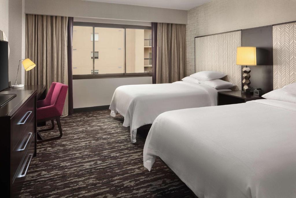 Double Premium Suite – MobilityHearing AccessibleBath TubNon-Smoking