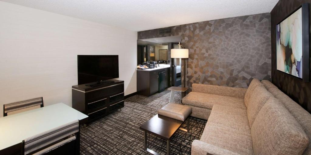 One-Bedroom Premium King Suite – Non-Smoking