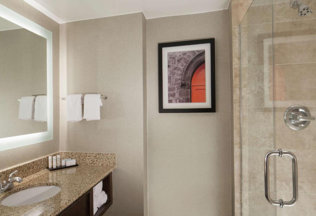 Two-Room Premium King Suite – Non-Smoking