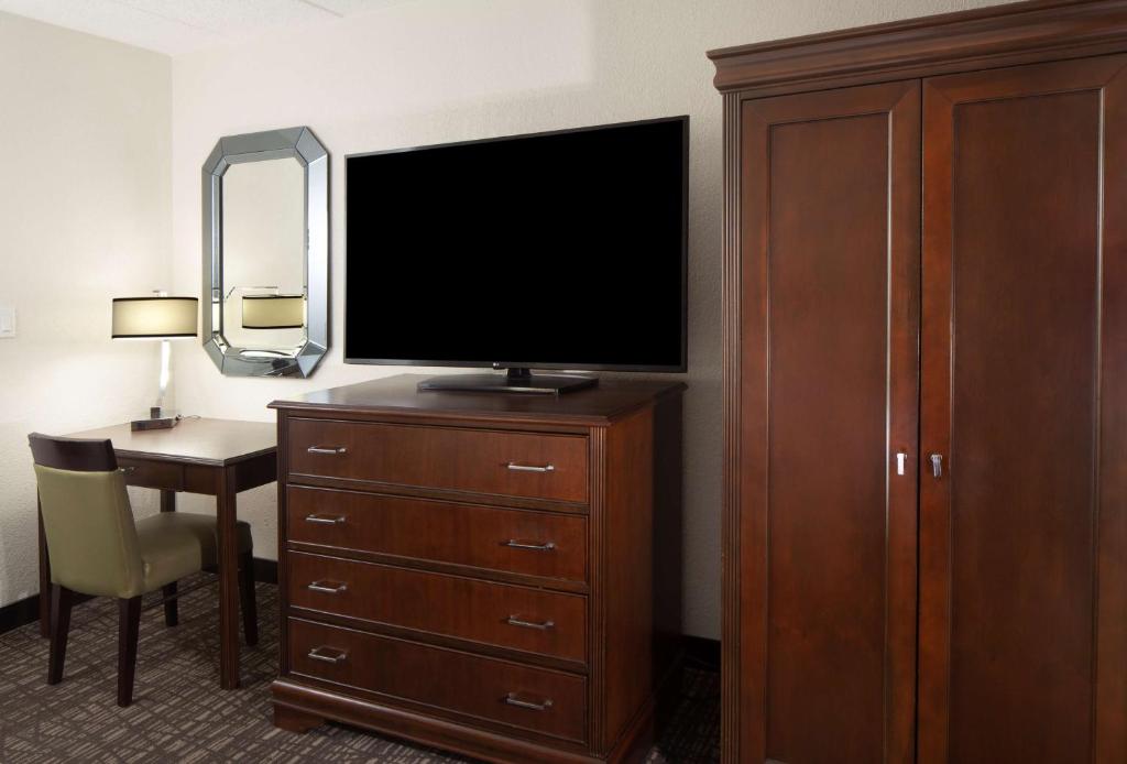 Two-Room Premium Suite with Two Double Beds – Non-Smoking