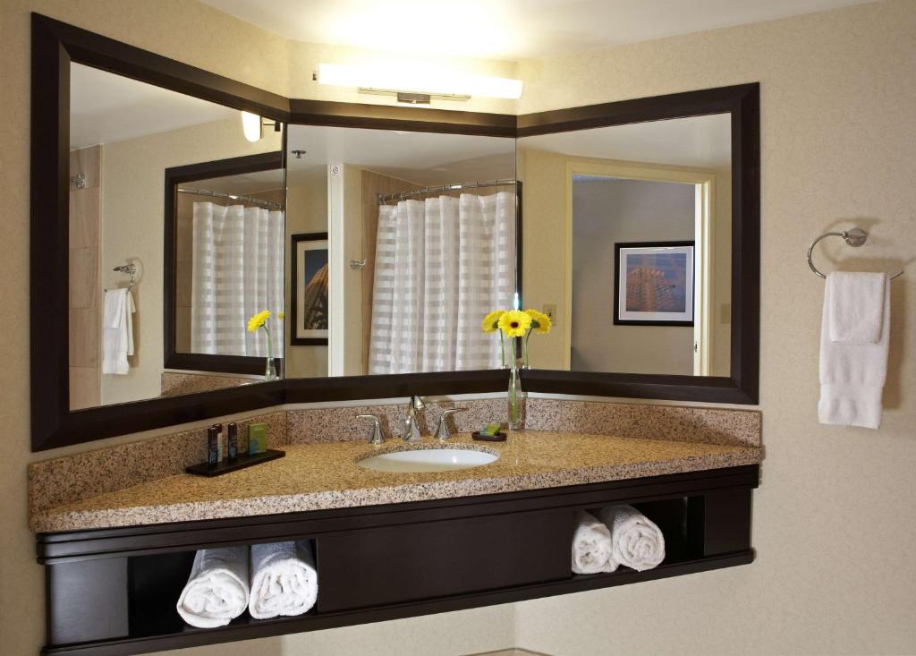 King Room – Mobility Accessible with Roll-in Shower