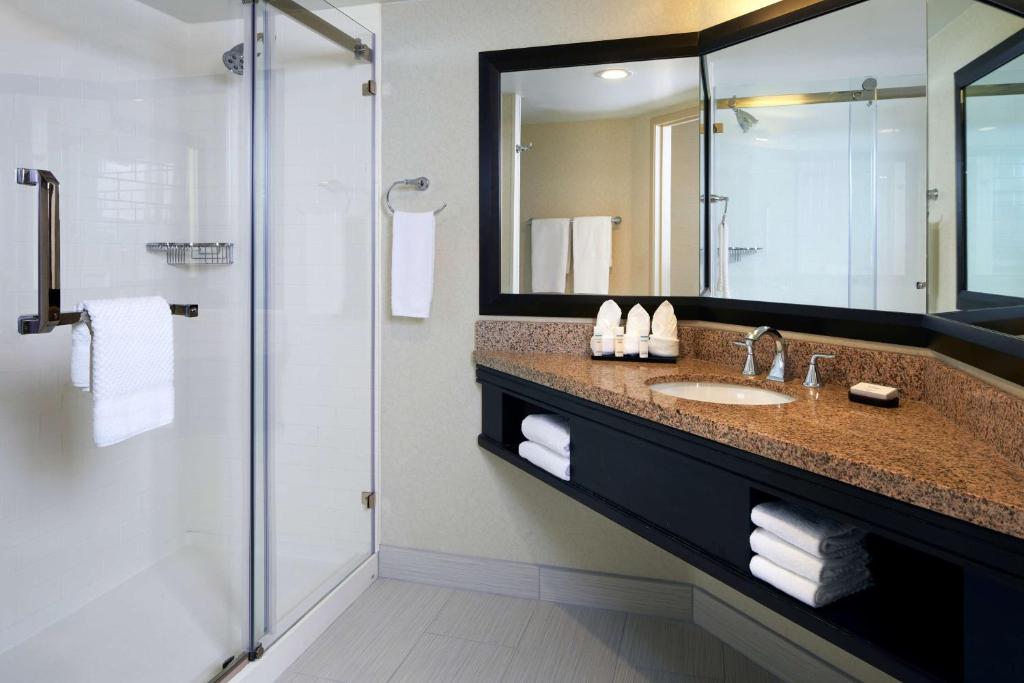 King Suite – Non-Smoking