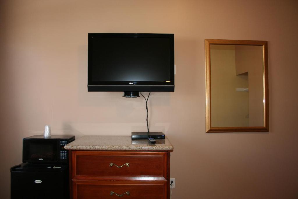 Double Room with Two Double Beds and Private Bathroom