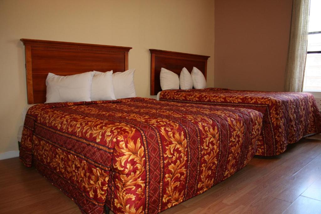 Double Room with Two Double Beds and Private Bathroom