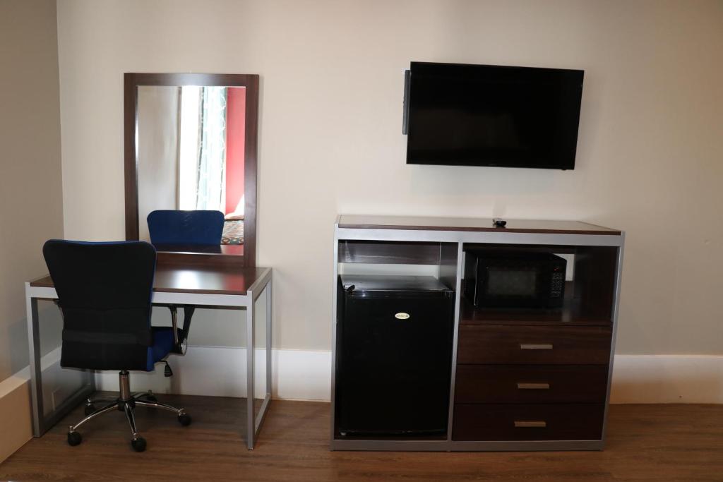 Double Room with Two Double Beds and Private Bathroom