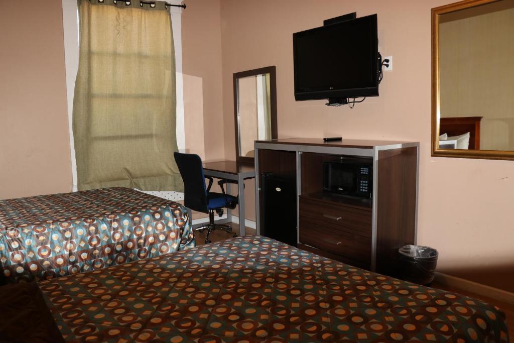 Double Room with Two Double Beds and Private Bathroom