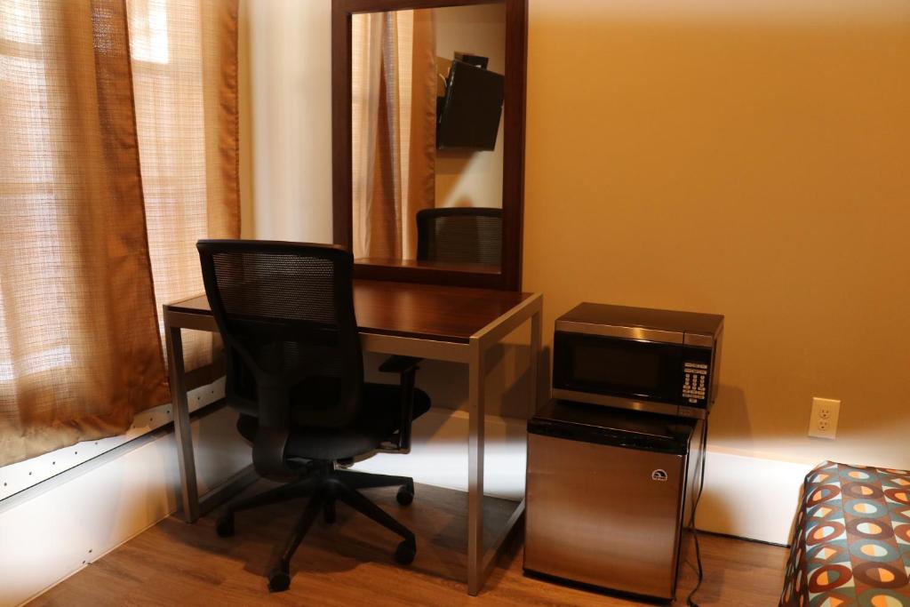 Queen Room with Private Bathroom