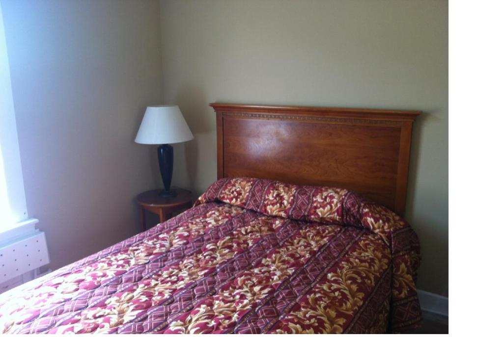 Queen Room with Private Bathroom