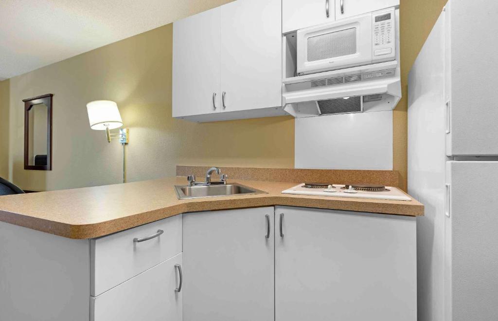 Studio with 1 King Bed – Non-Smoking