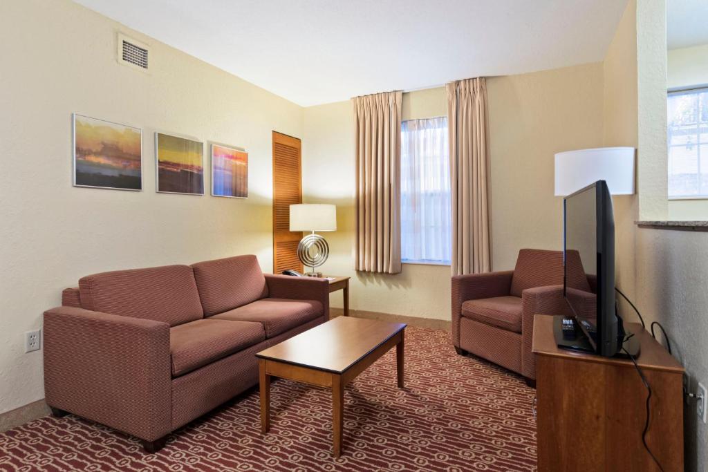 2 Bedroom Suite 2 Queen Beds Non-Smoking