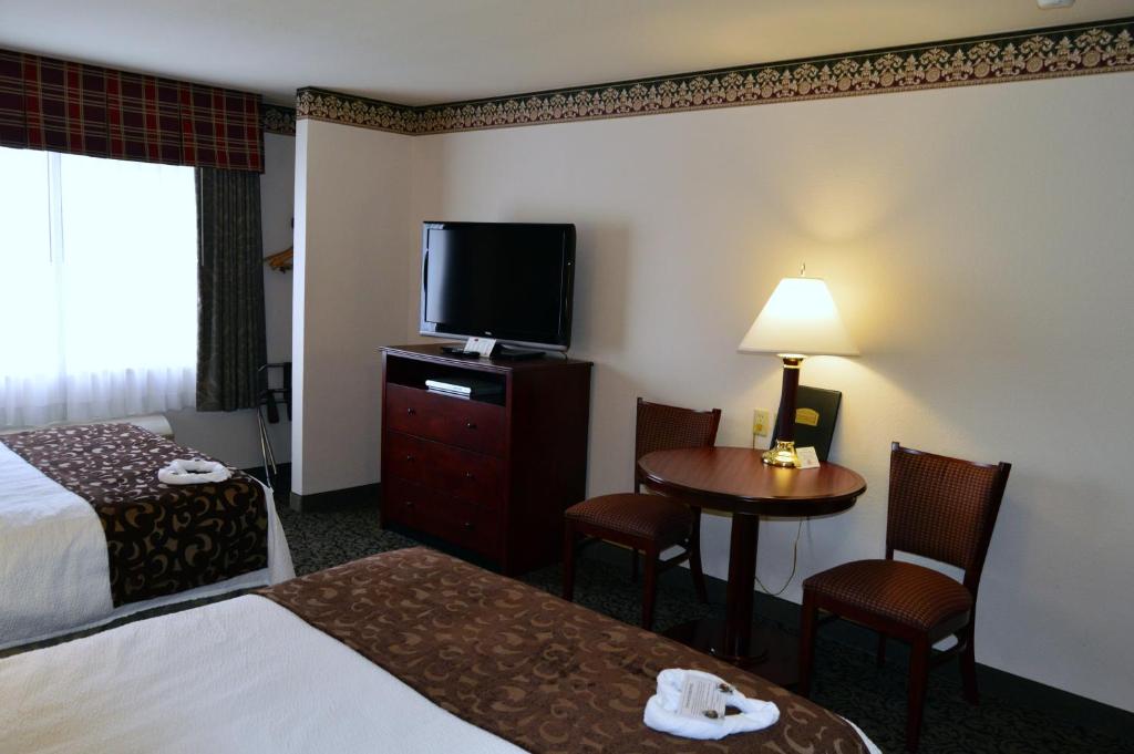 Deluxe Queen Suite with Two Queen Beds