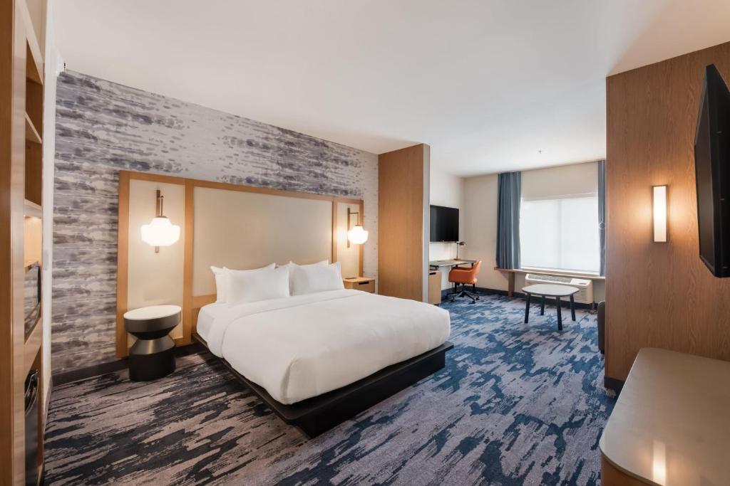 Large King Studio with Sofa Bed and City View