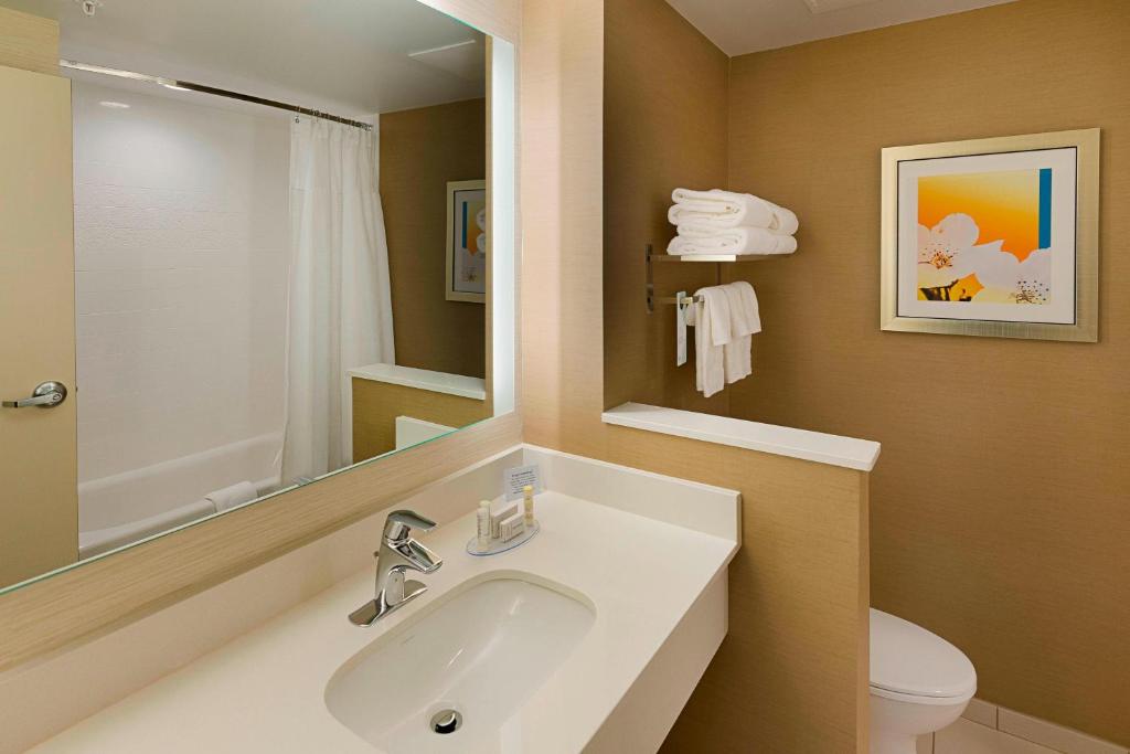 Double Queen Room with Mountain View