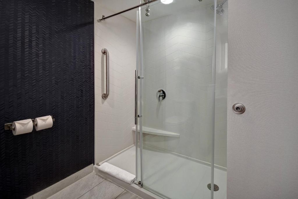 Guest room 1 King City view