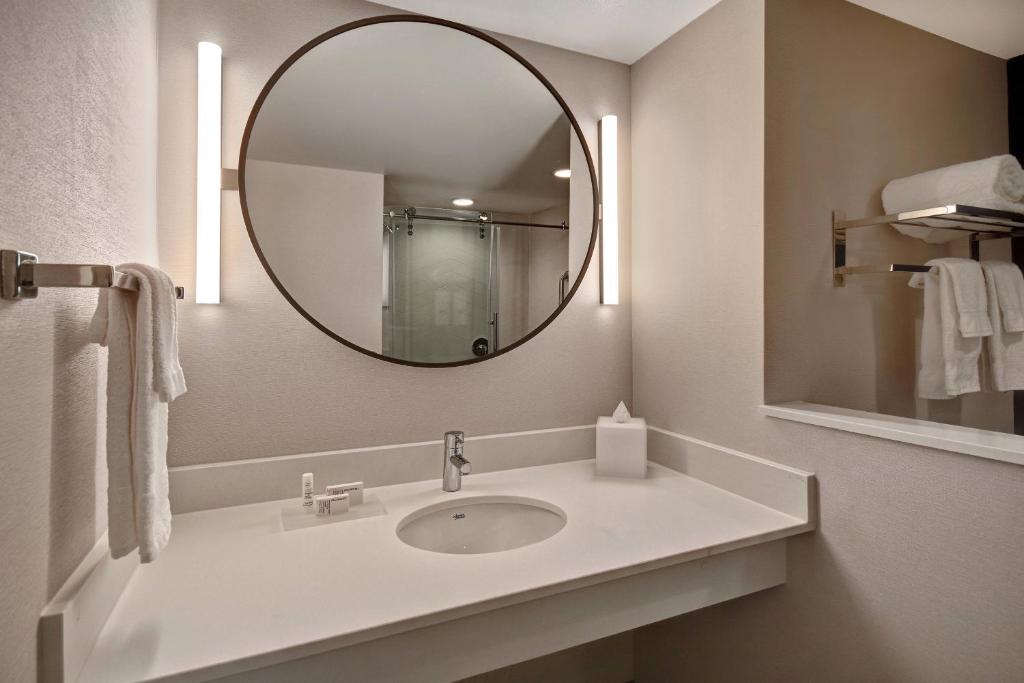 Guest room 2 Queen City view