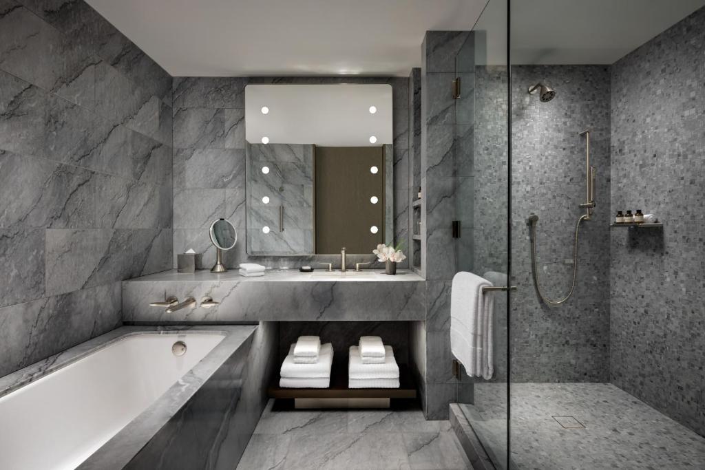 Fairmont King Room with Bathtub and Balcony