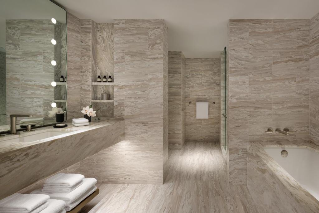 One-Bedroom King Suite