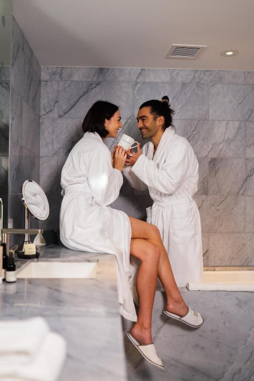 One Bedroom King Suite with ADA Visual Alarm