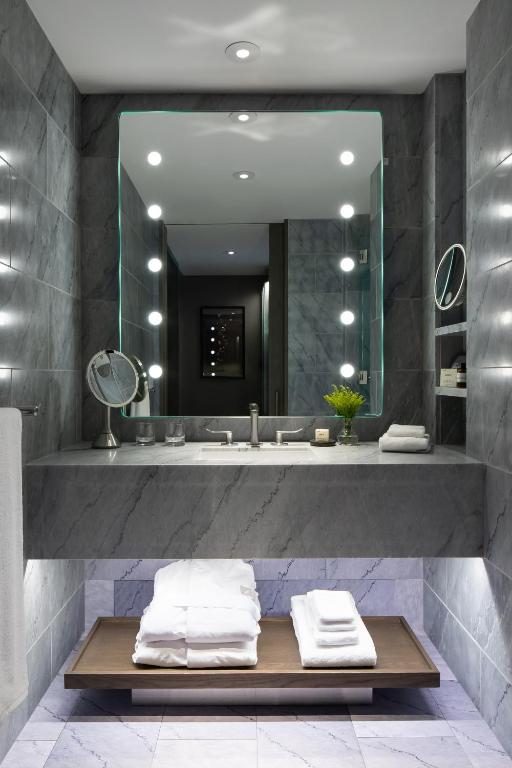 Signature King Room with Split Bathroom and Walk-in Shower