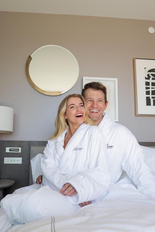 Signature King Room with Split Bathroom and Walk-in Shower