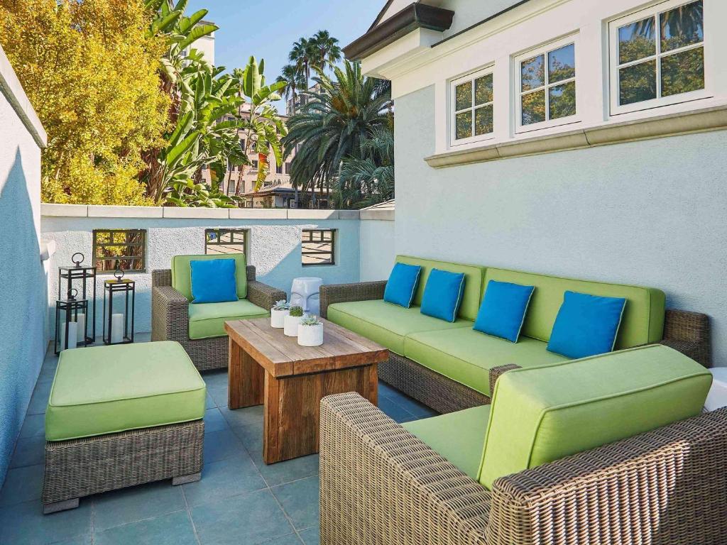 Bi-Level Bungalow King Suite