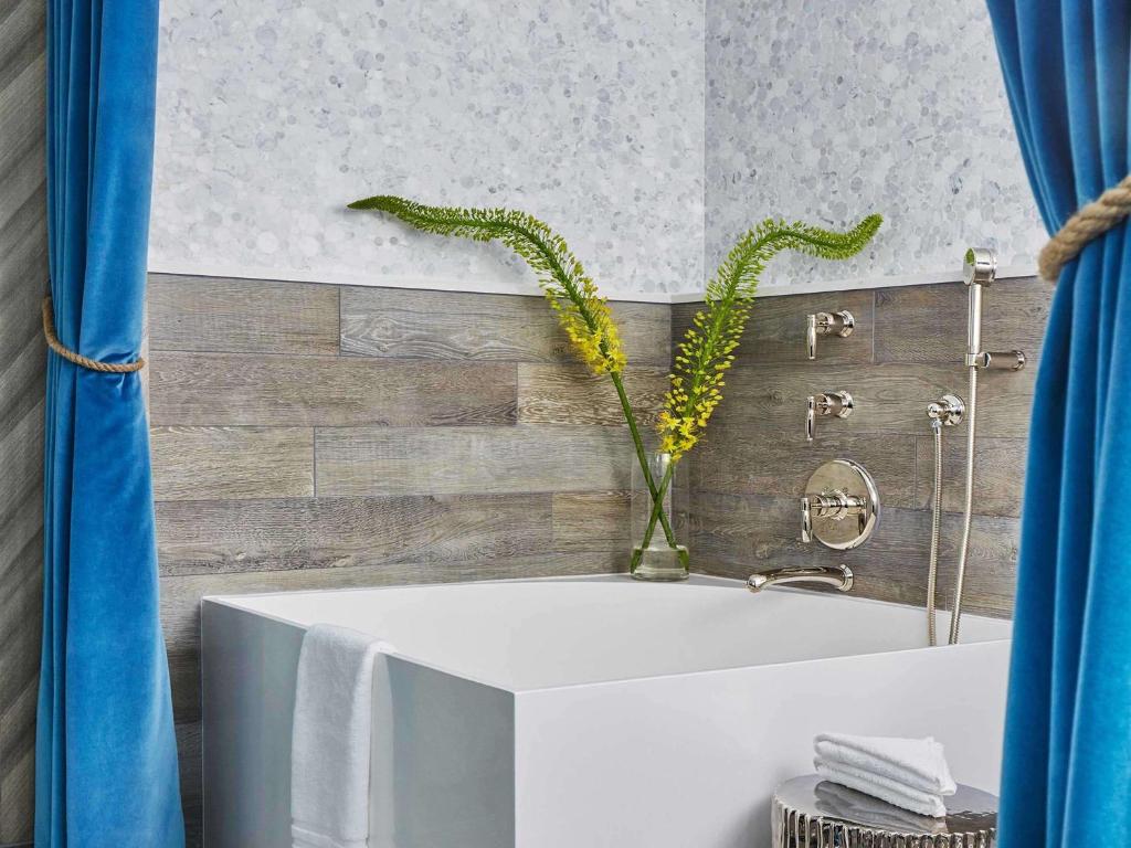 Bi-Level Bungalow King Suite