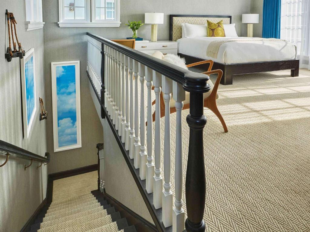 Bi-Level Bungalow King Suite