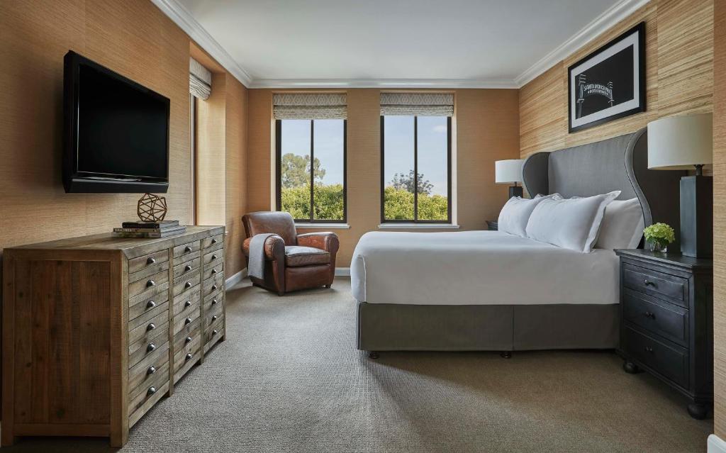 One-Bedroom King Suite
