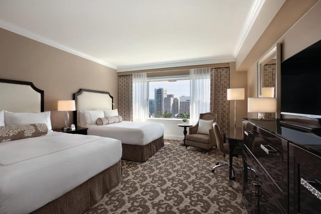 Deluxe King Room with City View