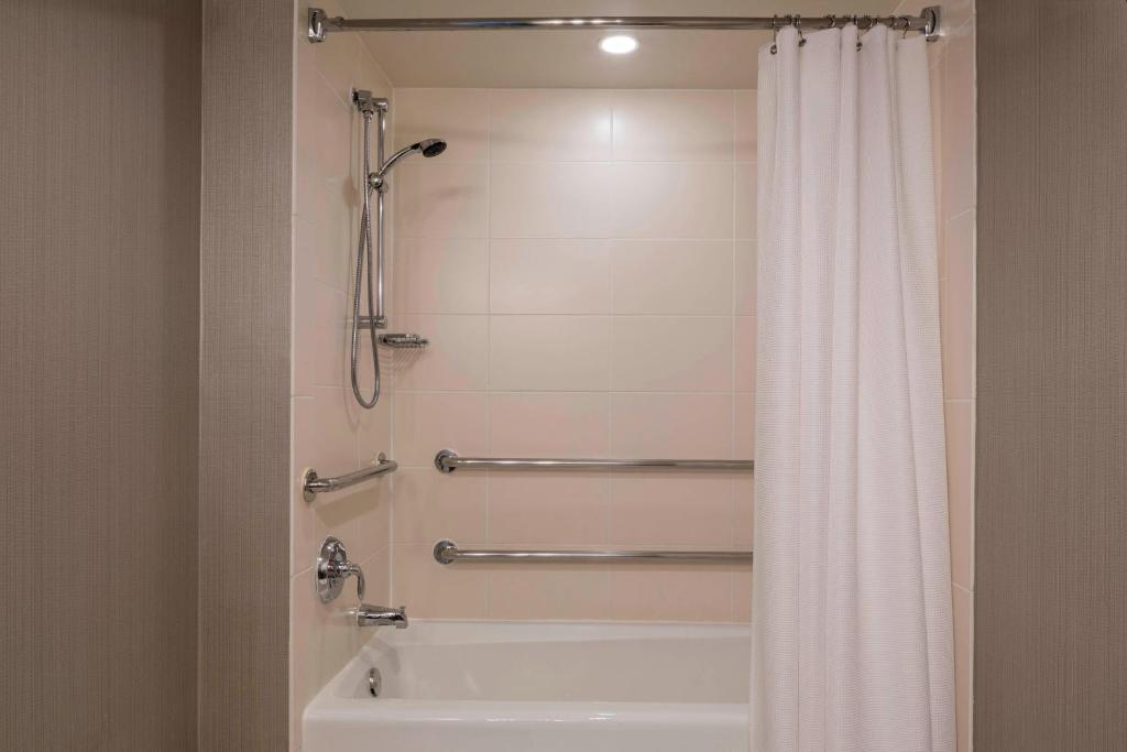 Guest Room with 2 Double Beds